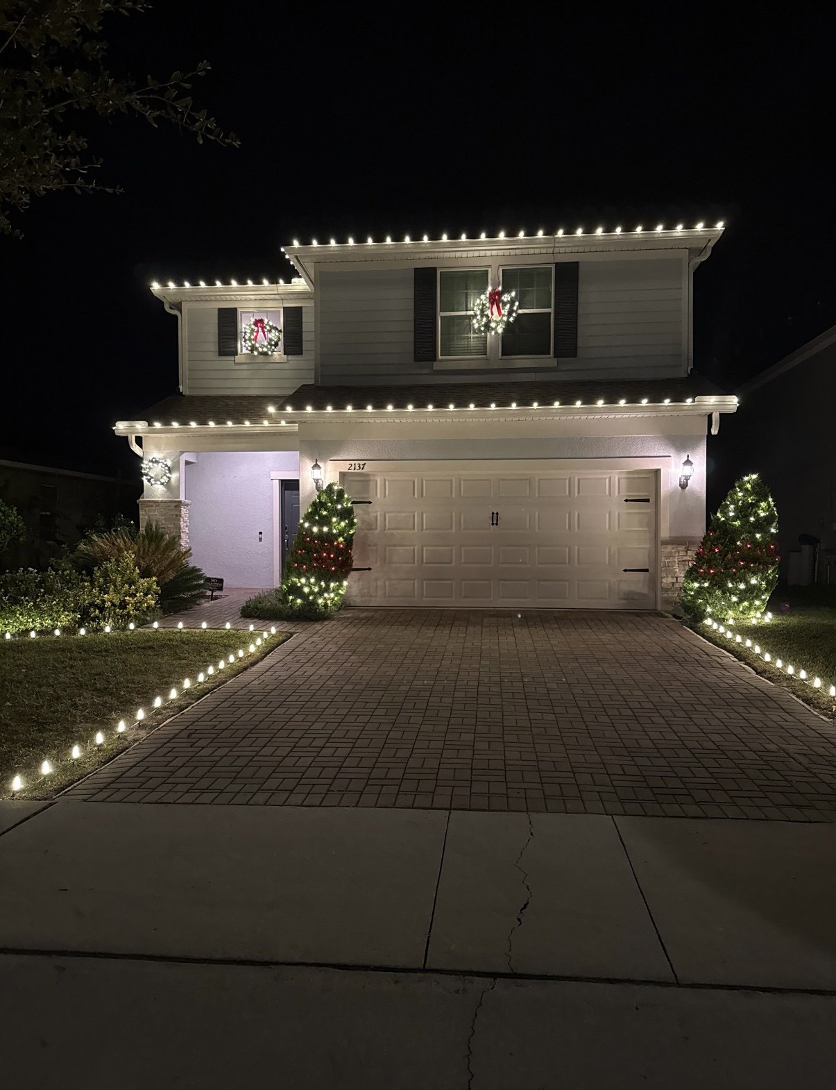 Warm white facade & wreaths — Christmas light installation in Central Florida by Hang & Glow Crew
